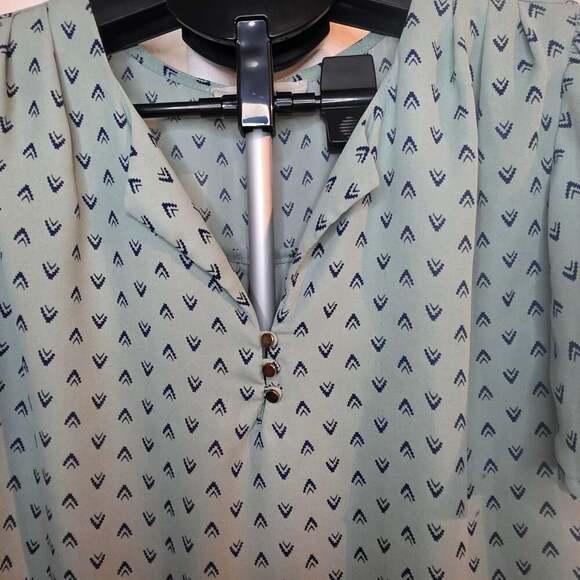 No Frills Mint Green Goemetric Pattern Short Sleeve Blouse Small - Picture 2 of 5